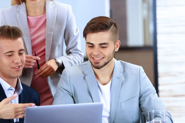 Erhvervsfolk arbejder - Stock-foto