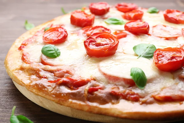 Delicious pizza with cheese and cherry tomatoes, closeup — Stock Photo, Image