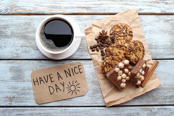 Kaffe och croissant och Have A Nice Day massage — Stockfoto