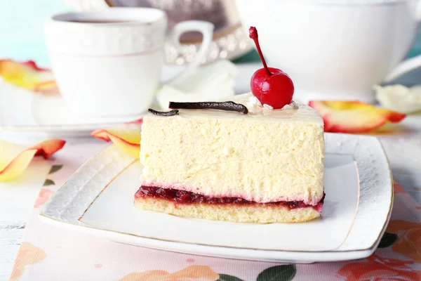 Tasty piece of cheesecake — Stock Photo, Image