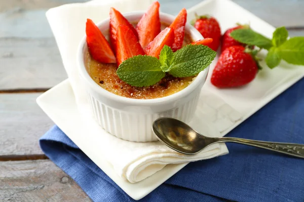 Postre de crema brulee —  Fotos de Stock