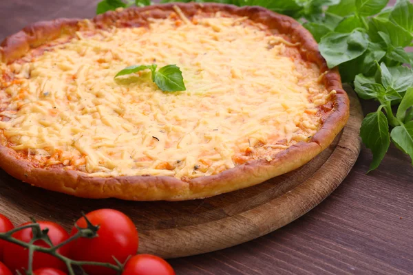 Cheese pizza with cherry tomatoes — Stock Photo, Image