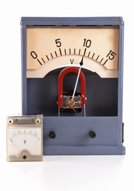 Vintage voltmetre beyaz izole