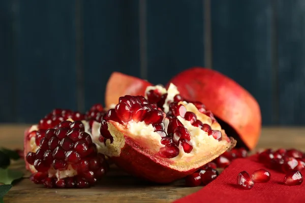 Pomegranate seeds on wooden table — Stock Photo, Image