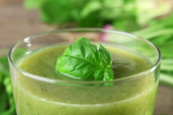 Succo sano con spinaci e piselli — Foto Stock