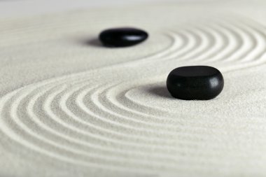 Zen bahçe dinlenmek için taşlarla