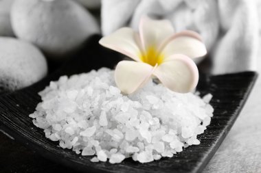 Spa beyaz çiçekli natürmort