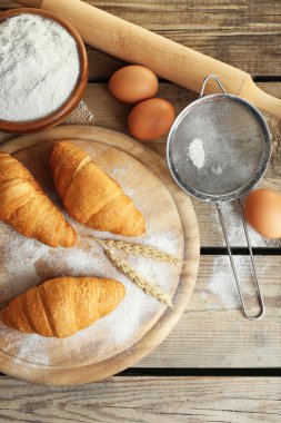 Un ile taze kruvasanlar