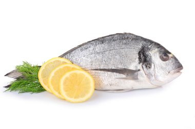 Dereotu ve limon ile taze balık