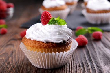 kek çilek ve taze nane