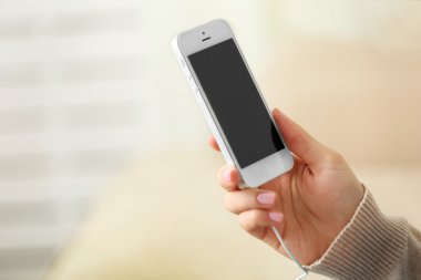 Müzik smartphone el içinde