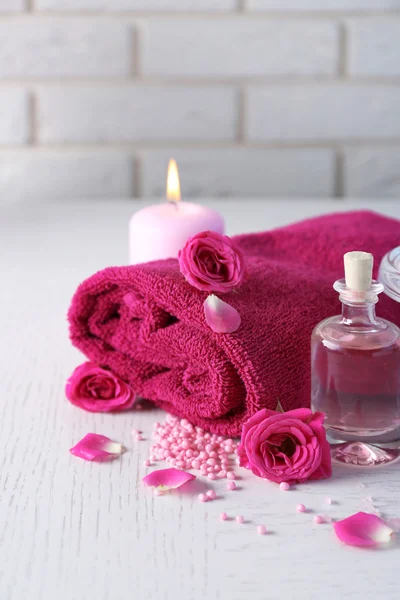 Beautiful composition of spa treatment on white wooden table — Stock Photo, Image