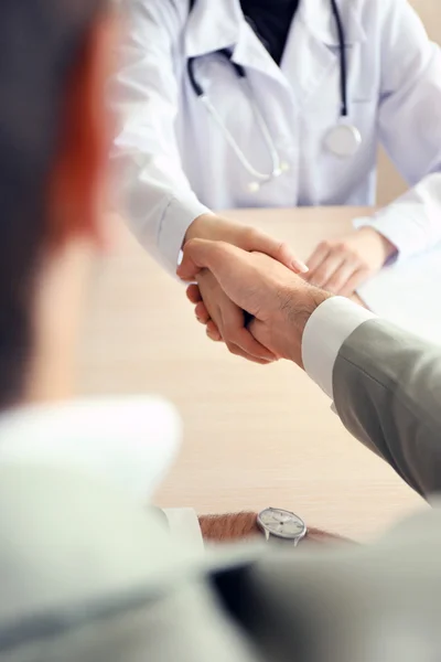 Doctor receiving patient — Stock Photo, Image