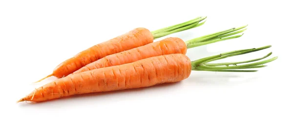 Zanahorias frescas aisladas en blanco —  Fotos de Stock