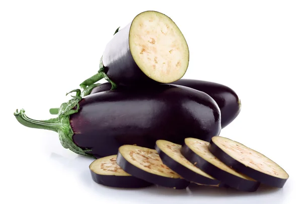 Färska aubergine isolerad på vit — Stockfoto
