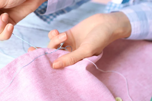 Closeup hands of seamstress at work with cloth fabric — Stock Photo, Image