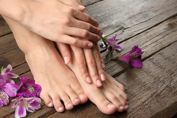 Voeten bij spa pedicure procedure — Stockfoto