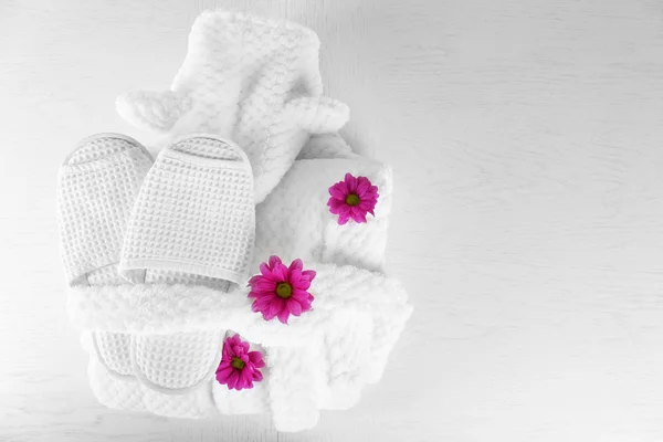Bath set with white bathrobe and slippers, top view — Stock Photo, Image
