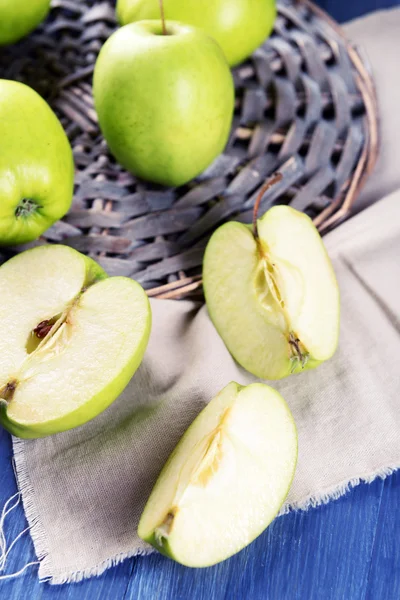 Sliced green apple — Stock Photo, Image