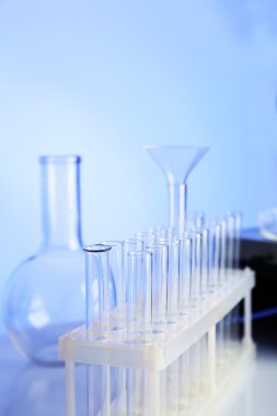 Laboratuvarda test tüpleri