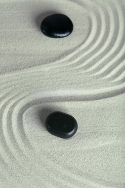 Zen bahçe dinlenmek için taşlarla
