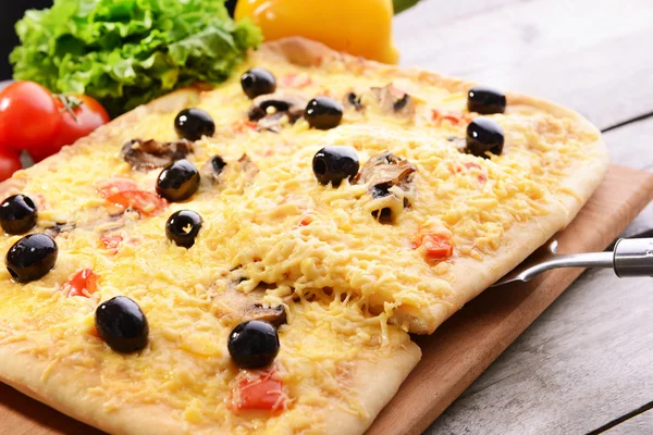 Heerlijke zelfgemaakte pizza — Stockfoto