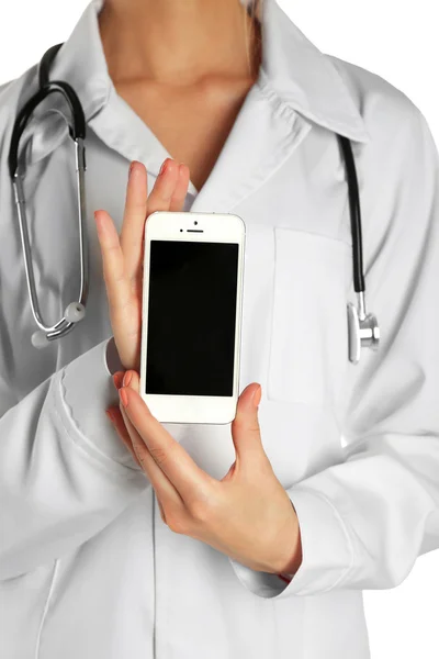 Доктор зі стетоскопом і смартфоном, ізольований на білому — стокове фото