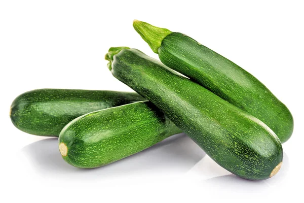 Frische Zucchini isoliert auf weiß — Stockfoto