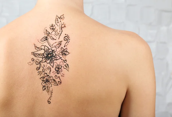 Back painted with henna - Mehendi on grey wall background — Stock Photo, Image