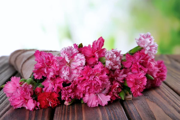 Красивий букет з рожевих гвоздик — стокове фото
