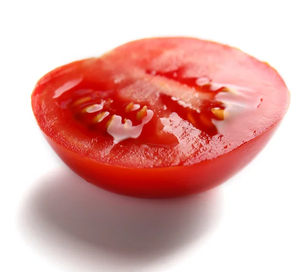 Rebanada de tomate cereza aislado en blanco — Foto de Stock