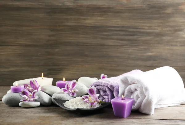 Spa still life with purple flowers — Stock Photo, Image
