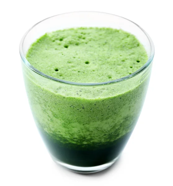 Szkło zielony sok warzywny na białym tle — Zdjęcie stockowe