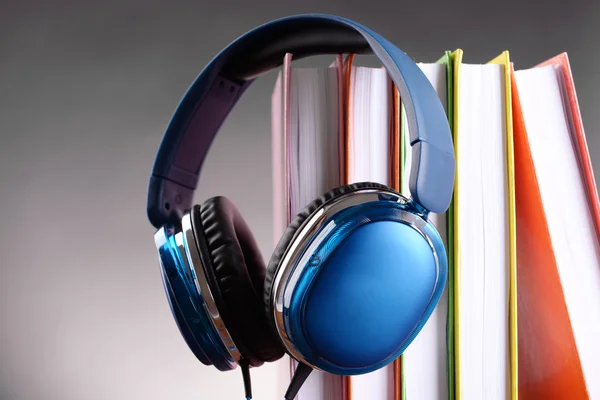 Libri e cuffie come audiolibri — Foto Stock