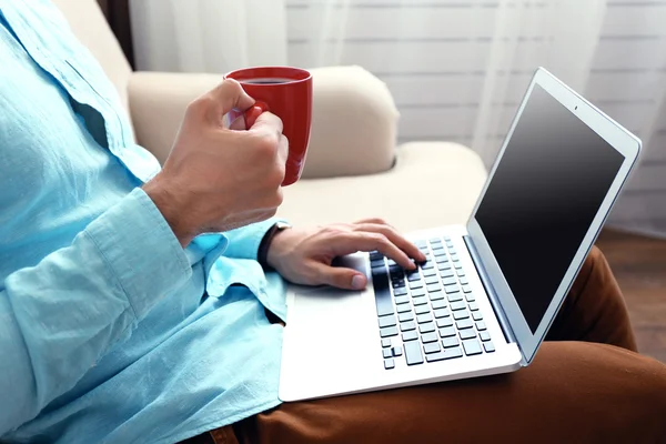 Man working with laptop — Stock Photo, Image