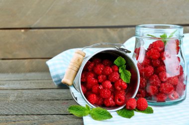 Dekoratif demet tatlı ahududu