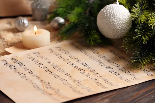 Zenei jegyzetek a karácsonyi dekoráció — Stock Fotó