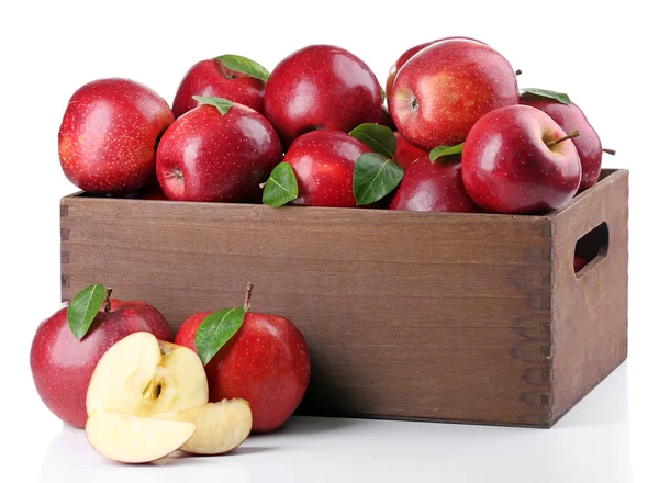 Rote Äpfel in Holzkiste — Stockfoto