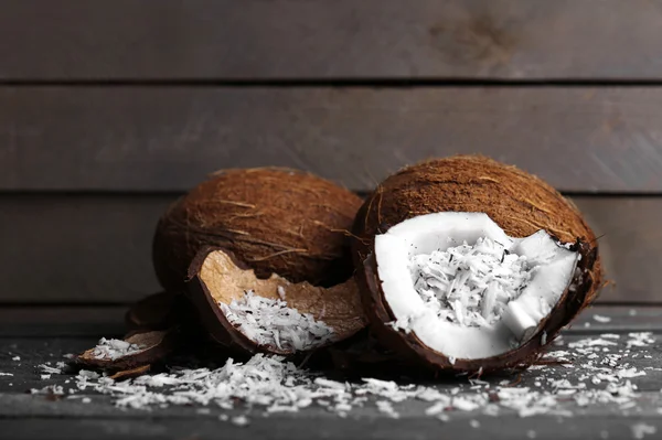 Kokosraspeln in Kokosnuss — Stockfoto