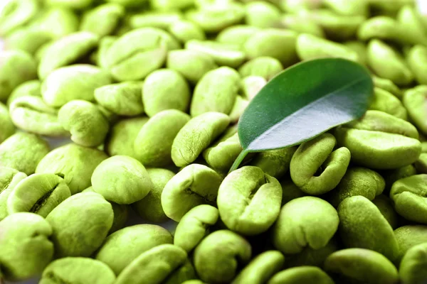 녹색 커피 콩의 힙 — 스톡 사진