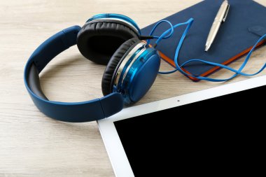 Tablet ve dizüstü kulaklık