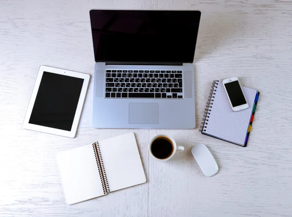 Material de escritório e gadgets — Fotografia de Stock