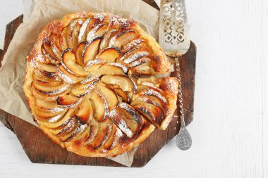 Ev yapımı elmalı turta.