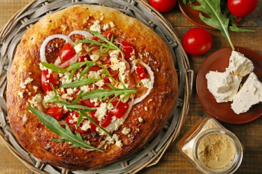 Yunan ev yapımı pizza jambon ile