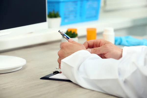 Arts werkzaam in office — Stockfoto