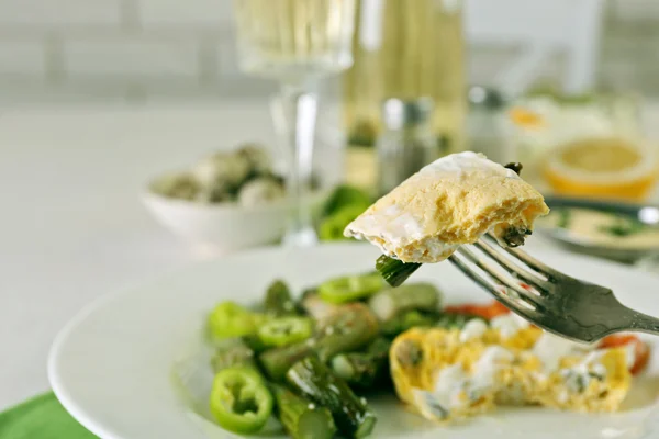 Roasted asparagus with fried egg — Stock Photo, Image