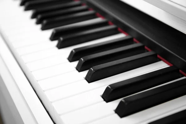 Teclado de piano fechar — Fotografia de Stock