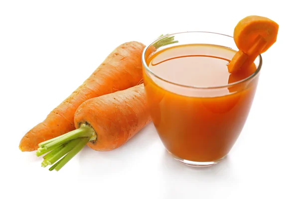 Glass of carrot juice with vegetable slices with vegetables isolated on white — Stock Photo, Image