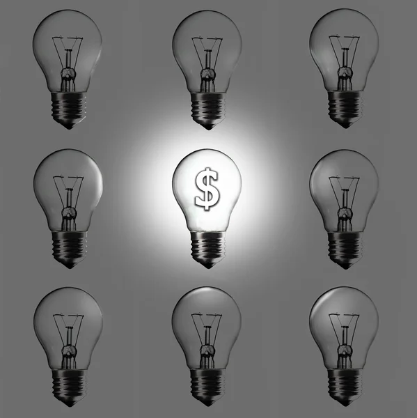 Glühbirne mit Dollarsymbol auf grauem Hintergrund — Stockfoto