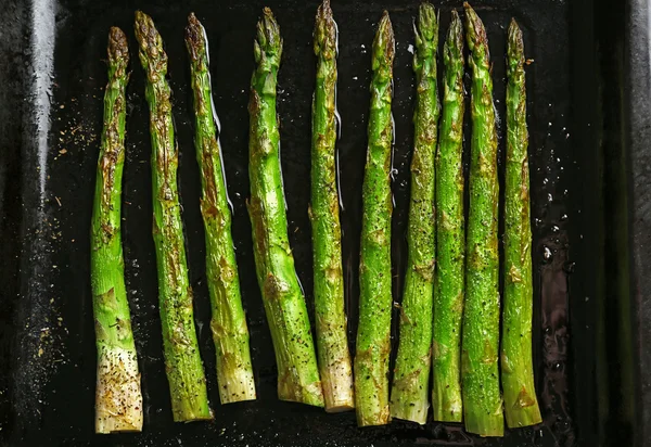 Pieczone szparagi na patelni — Zdjęcie stockowe